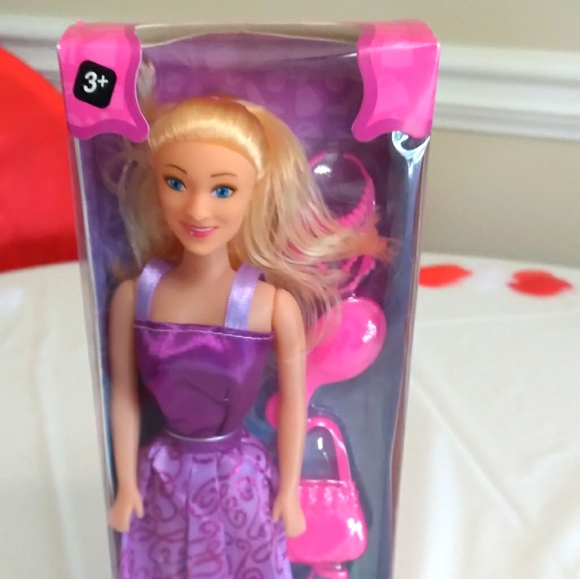 4/$20 Fashion doll - Picture 1 of 2